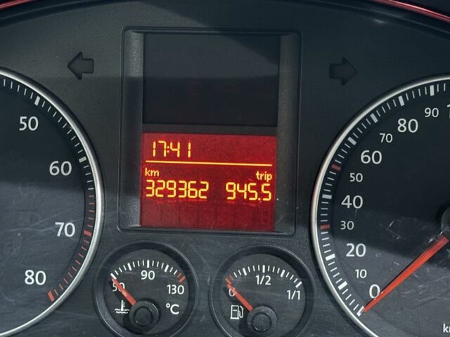 Черный Фольксваген Гольф, объемом двигателя 1.6 л и пробегом 329 тыс. км за 4300 $, фото 15 на Automoto.ua