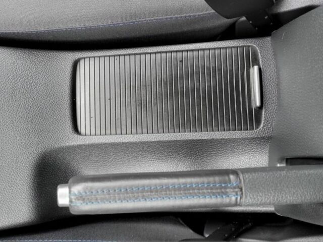 Черный Фольксваген Гольф, объемом двигателя 1.6 л и пробегом 237 тыс. км за 6350 $, фото 17 на Automoto.ua