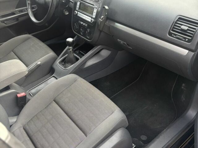 Черный Фольксваген Гольф, объемом двигателя 1.6 л и пробегом 215 тыс. км за 6500 $, фото 20 на Automoto.ua