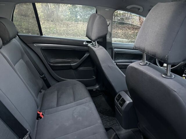 Черный Фольксваген Гольф, объемом двигателя 1.6 л и пробегом 329 тыс. км за 4300 $, фото 12 на Automoto.ua