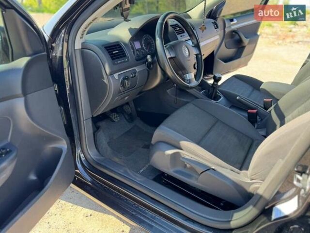 Черный Фольксваген Гольф, объемом двигателя 1.6 л и пробегом 191 тыс. км за 7900 $, фото 15 на Automoto.ua