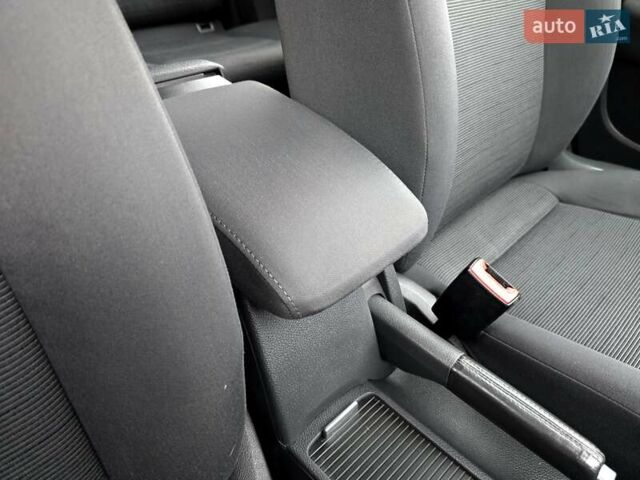 Чорний Фольксваген Гольф, об'ємом двигуна 1.6 л та пробігом 230 тис. км за 6450 $, фото 82 на Automoto.ua