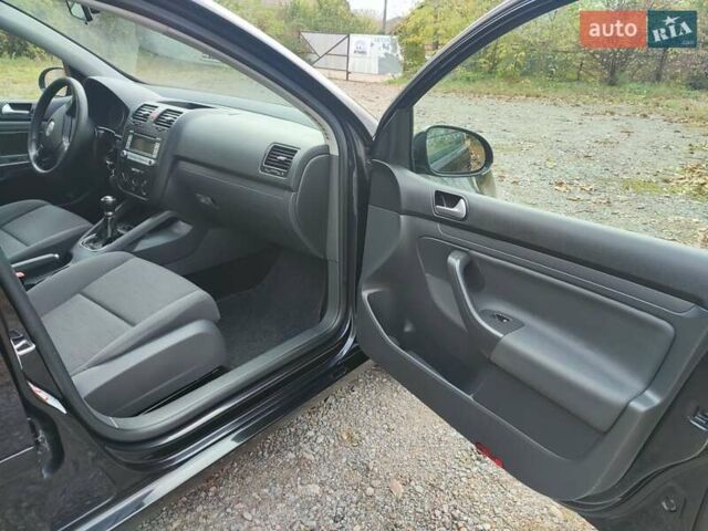 Черный Фольксваген Гольф, объемом двигателя 1.6 л и пробегом 189 тыс. км за 5799 $, фото 16 на Automoto.ua