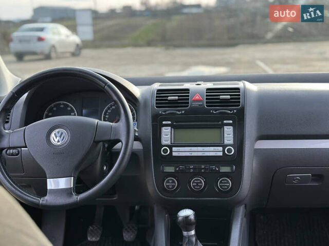 Черный Фольксваген Гольф, объемом двигателя 1.6 л и пробегом 227 тыс. км за 6299 $, фото 40 на Automoto.ua