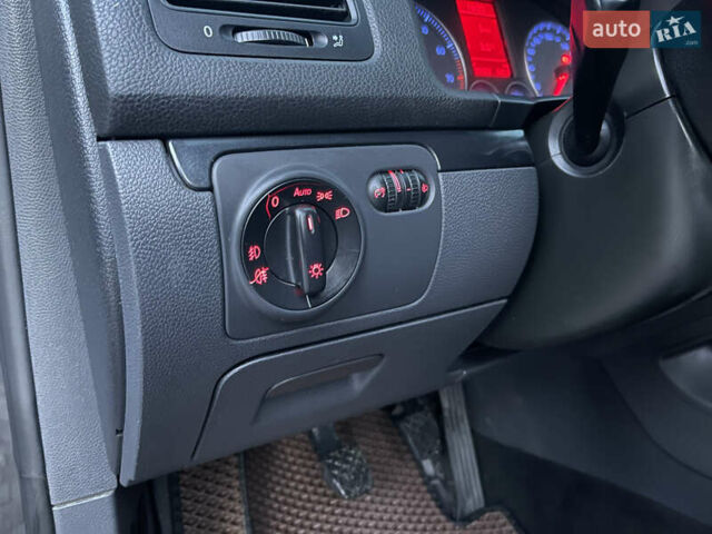 Черный Фольксваген Гольф, объемом двигателя 1.39 л и пробегом 183 тыс. км за 5450 $, фото 11 на Automoto.ua