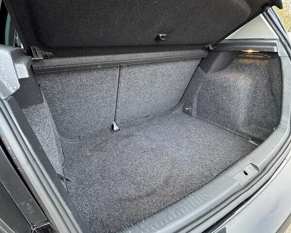 Черный Фольксваген Гольф, объемом двигателя 1.4 л и пробегом 252 тыс. км за 6200 $, фото 12 на Automoto.ua