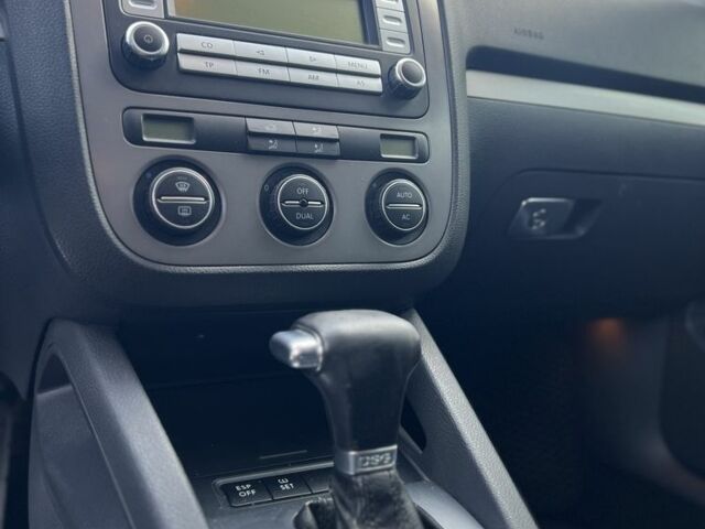 Чорний Фольксваген Гольф, об'ємом двигуна 2 л та пробігом 200 тис. км за 6400 $, фото 5 на Automoto.ua