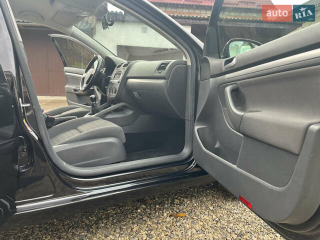 Черный Фольксваген Гольф, объемом двигателя 1.6 л и пробегом 253 тыс. км за 6250 $, фото 65 на Automoto.ua