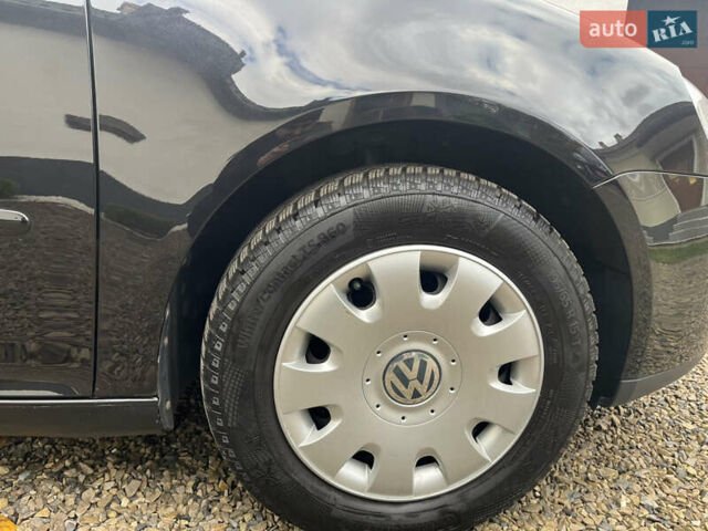 Черный Фольксваген Гольф, объемом двигателя 1.6 л и пробегом 253 тыс. км за 6250 $, фото 48 на Automoto.ua