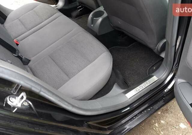 Черный Фольксваген Гольф, объемом двигателя 1.6 л и пробегом 246 тыс. км за 5099 $, фото 20 на Automoto.ua