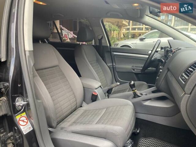 Черный Фольксваген Гольф, объемом двигателя 1.6 л и пробегом 262 тыс. км за 6100 $, фото 14 на Automoto.ua