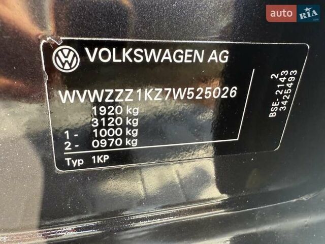 Черный Фольксваген Гольф, объемом двигателя 1.6 л и пробегом 280 тыс. км за 4550 $, фото 12 на Automoto.ua