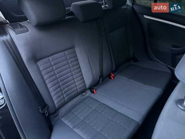Чорний Фольксваген Гольф, об'ємом двигуна 1.6 л та пробігом 247 тис. км за 7000 $, фото 12 на Automoto.ua