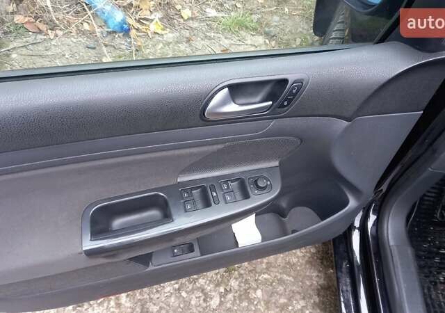 Черный Фольксваген Гольф, объемом двигателя 1.6 л и пробегом 246 тыс. км за 5099 $, фото 27 на Automoto.ua