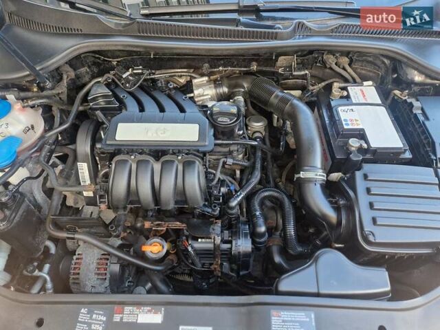 Черный Фольксваген Гольф, объемом двигателя 1.6 л и пробегом 255 тыс. км за 5950 $, фото 54 на Automoto.ua