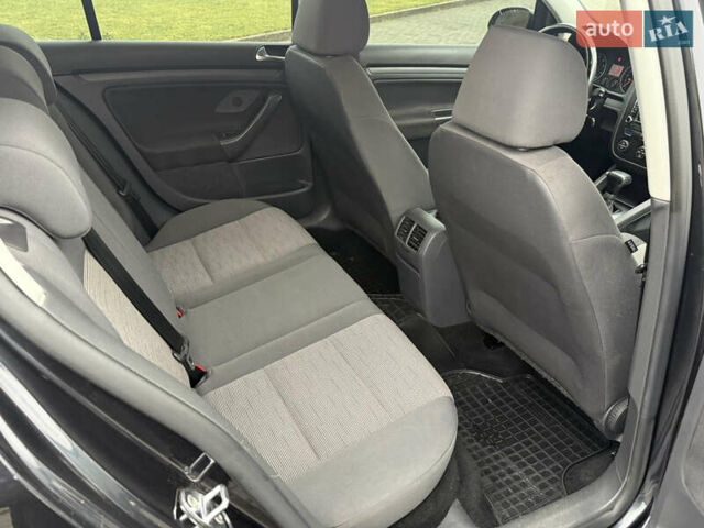 Черный Фольксваген Гольф, объемом двигателя 1.6 л и пробегом 173 тыс. км за 7000 $, фото 38 на Automoto.ua