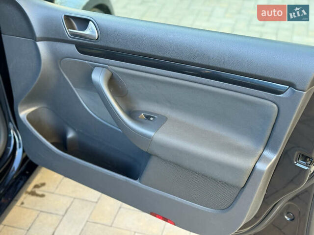 Черный Фольксваген Гольф, объемом двигателя 1.4 л и пробегом 171 тыс. км за 7500 $, фото 15 на Automoto.ua