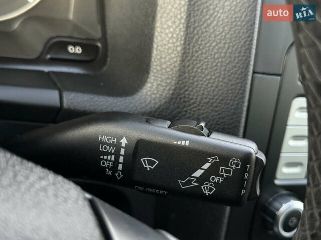 Черный Фольксваген Гольф, объемом двигателя 1.6 л и пробегом 182 тыс. км за 6350 $, фото 85 на Automoto.ua