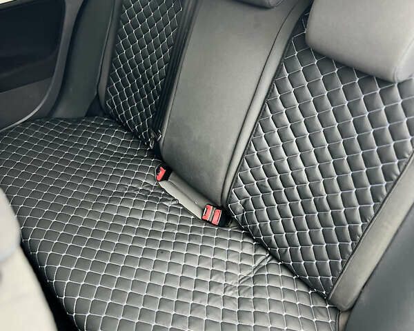 Черный Фольксваген Гольф, объемом двигателя 1.6 л и пробегом 245 тыс. км за 5700 $, фото 30 на Automoto.ua