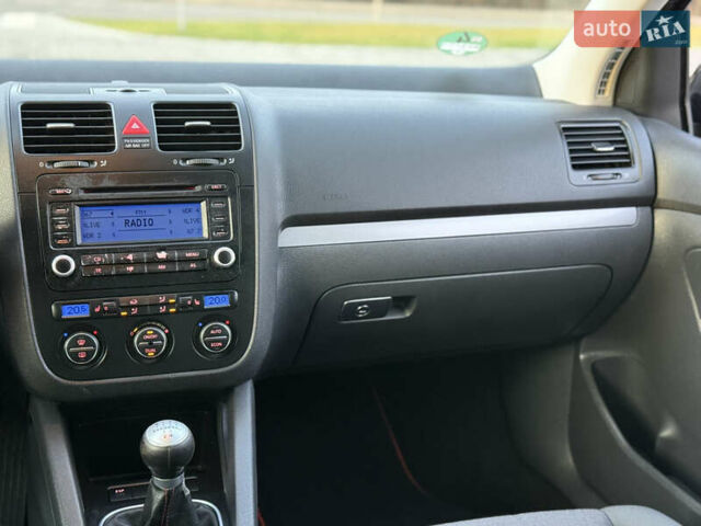 Чорний Фольксваген Гольф, об'ємом двигуна 1.6 л та пробігом 169 тис. км за 5999 $, фото 75 на Automoto.ua