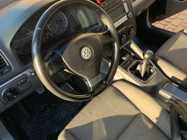 Черный Фольксваген Гольф, объемом двигателя 1.4 л и пробегом 222 тыс. км за 5700 $, фото 3 на Automoto.ua