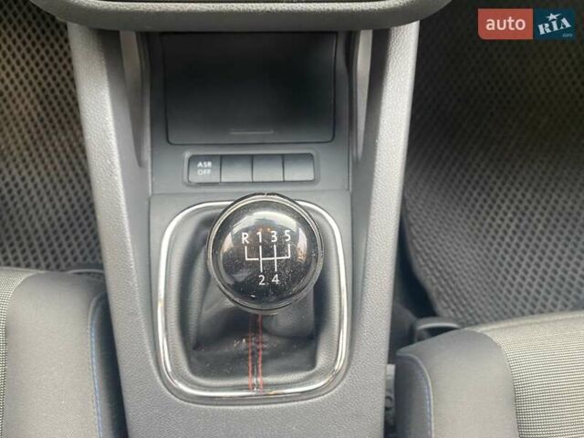 Черный Фольксваген Гольф, объемом двигателя 1.6 л и пробегом 262 тыс. км за 6100 $, фото 22 на Automoto.ua