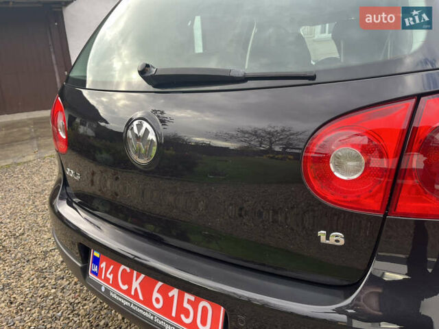 Черный Фольксваген Гольф, объемом двигателя 1.6 л и пробегом 253 тыс. км за 6250 $, фото 53 на Automoto.ua