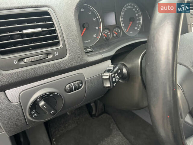 Черный Фольксваген Гольф, объемом двигателя 1.6 л и пробегом 253 тыс. км за 6250 $, фото 74 на Automoto.ua