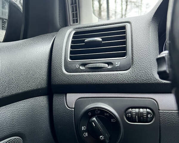 Чорний Фольксваген Гольф, об'ємом двигуна 1.6 л та пробігом 270 тис. км за 6800 $, фото 33 на Automoto.ua