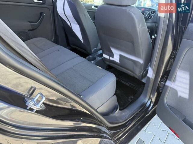 Черный Фольксваген Гольф, объемом двигателя 1.6 л и пробегом 280 тыс. км за 4950 $, фото 4 на Automoto.ua