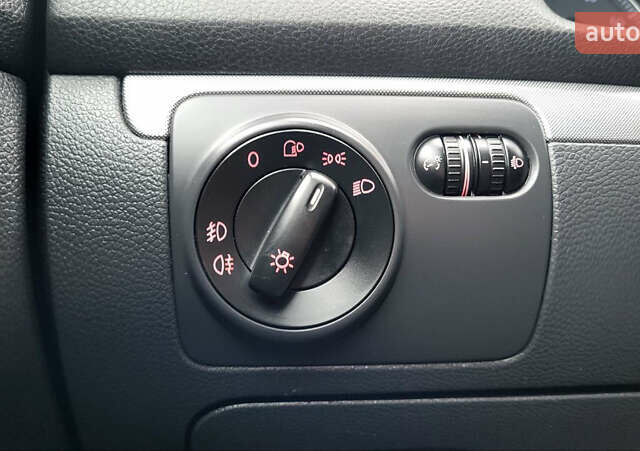 Черный Фольксваген Гольф, объемом двигателя 1.6 л и пробегом 237 тыс. км за 6500 $, фото 37 на Automoto.ua