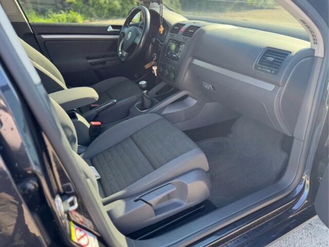 Черный Фольксваген Гольф, объемом двигателя 1.6 л и пробегом 191 тыс. км за 7900 $, фото 14 на Automoto.ua