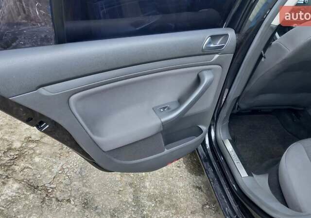 Черный Фольксваген Гольф, объемом двигателя 1.6 л и пробегом 246 тыс. км за 5099 $, фото 16 на Automoto.ua