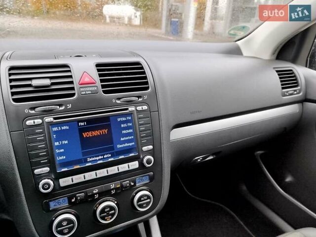 Черный Фольксваген Гольф, объемом двигателя 1.6 л и пробегом 205 тыс. км за 6200 $, фото 22 на Automoto.ua