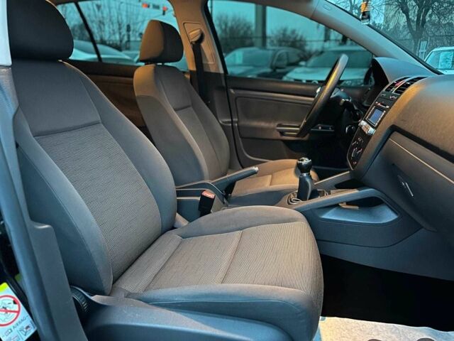 Черный Фольксваген Гольф, объемом двигателя 1.4 л и пробегом 163 тыс. км за 5990 $, фото 13 на Automoto.ua