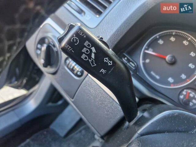 Черный Фольксваген Гольф, объемом двигателя 1.6 л и пробегом 255 тыс. км за 5950 $, фото 57 на Automoto.ua