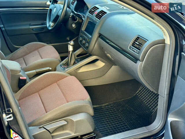 Черный Фольксваген Гольф, объемом двигателя 1.4 л и пробегом 171 тыс. км за 7500 $, фото 13 на Automoto.ua