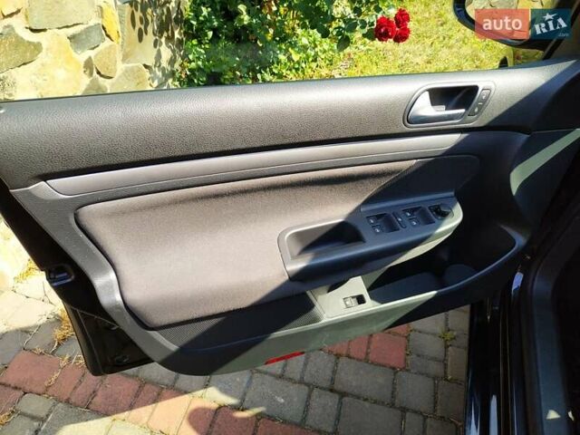 Черный Фольксваген Гольф, объемом двигателя 0 л и пробегом 206 тыс. км за 6400 $, фото 11 на Automoto.ua