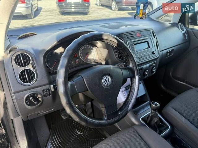 Черный Фольксваген Гольф, объемом двигателя 1.6 л и пробегом 280 тыс. км за 4950 $, фото 14 на Automoto.ua