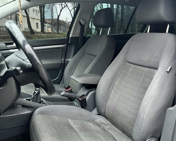 Чорний Фольксваген Гольф, об'ємом двигуна 1.6 л та пробігом 270 тис. км за 6800 $, фото 28 на Automoto.ua