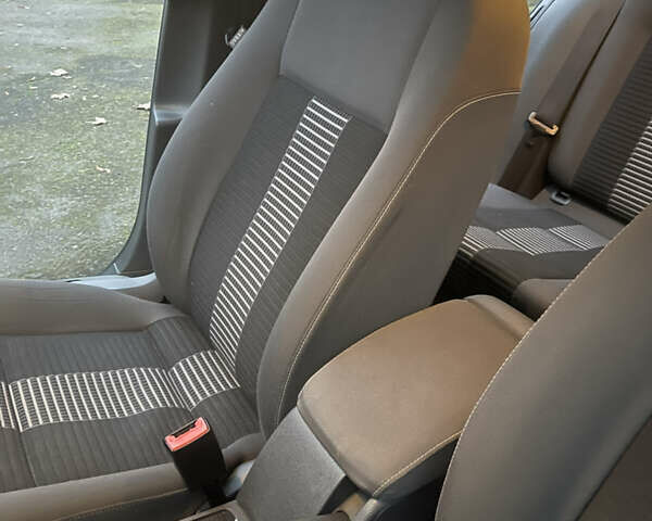 Черный Фольксваген Гольф, объемом двигателя 1.9 л и пробегом 280 тыс. км за 6900 $, фото 21 на Automoto.ua