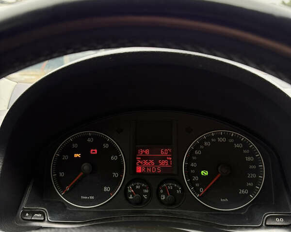 Черный Фольксваген Гольф, объемом двигателя 1.6 л и пробегом 243 тыс. км за 6300 $, фото 4 на Automoto.ua