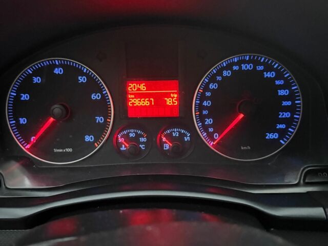 Чорний Фольксваген Гольф, об'ємом двигуна 1.6 л та пробігом 298 тис. км за 4800 $, фото 5 на Automoto.ua