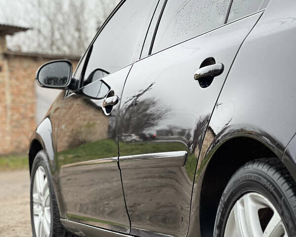 Черный Фольксваген Гольф, объемом двигателя 1.6 л и пробегом 245 тыс. км за 5700 $, фото 4 на Automoto.ua