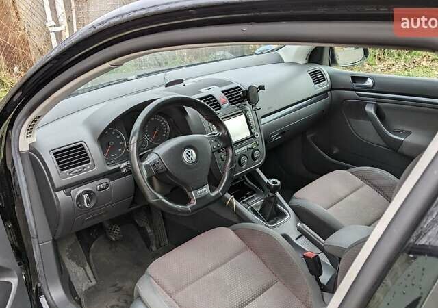 Черный Фольксваген Гольф, объемом двигателя 1.4 л и пробегом 230 тыс. км за 6500 $, фото 14 на Automoto.ua