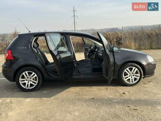 Черный Фольксваген Гольф, объемом двигателя 1.6 л и пробегом 227 тыс. км за 6299 $, фото 27 на Automoto.ua