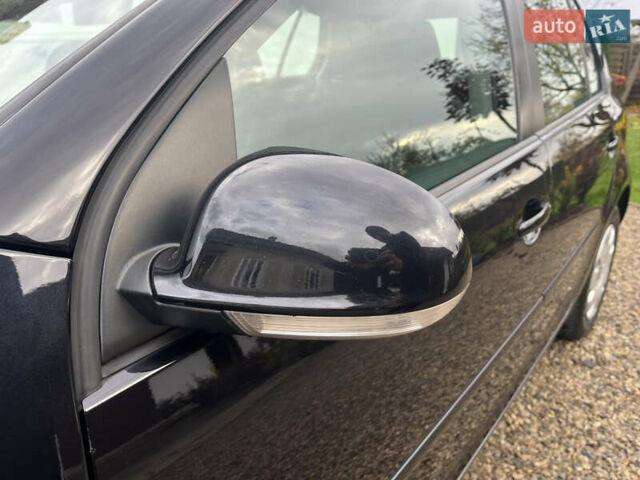 Черный Фольксваген Гольф, объемом двигателя 1.6 л и пробегом 253 тыс. км за 6250 $, фото 58 на Automoto.ua