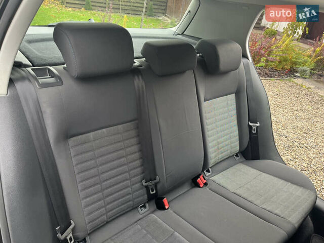 Черный Фольксваген Гольф, объемом двигателя 1.6 л и пробегом 253 тыс. км за 6250 $, фото 85 на Automoto.ua