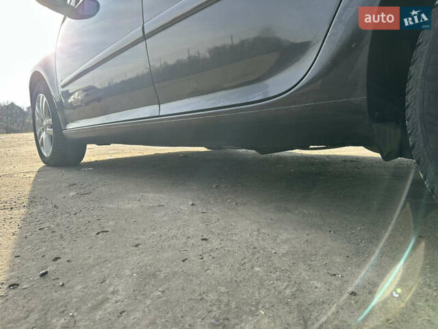 Черный Фольксваген Гольф, объемом двигателя 1.6 л и пробегом 227 тыс. км за 6299 $, фото 21 на Automoto.ua