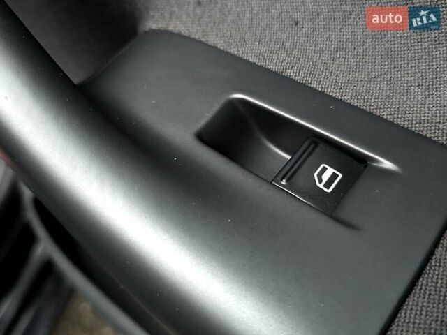 Чорний Фольксваген Гольф, об'ємом двигуна 1.6 л та пробігом 230 тис. км за 6450 $, фото 96 на Automoto.ua